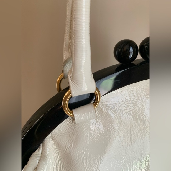 Hobo International White Patent Leather w/ Black Frame Bag clam shell vtg retro - Picture 2 of 16